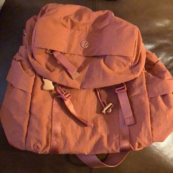 lululemon back to me bag